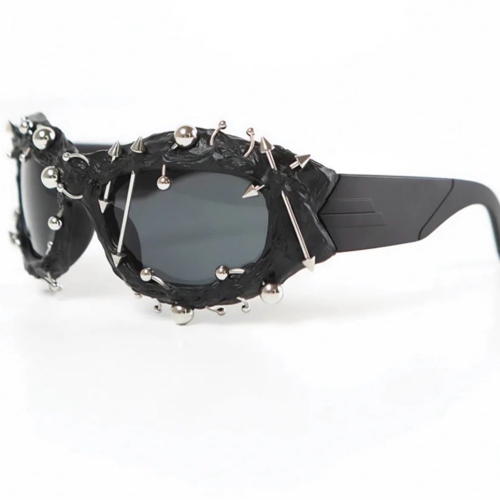 ATTERE IRON PIERCED Pierced Punk Unisex Sunglasses - Picture 2 of 3